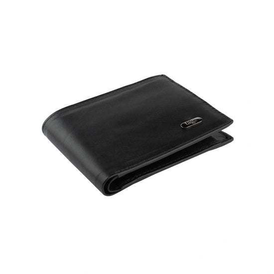tag8 RFID Wallet for Men made of genuine leather with QR tracking for smart and secure protection